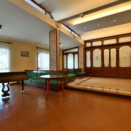 Delberg Palace Отель